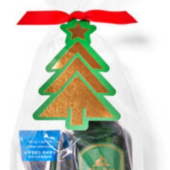 BATH AND BODY WORKS OH CHRISTMAS TREE GIFT SET - Picture 2 of 4